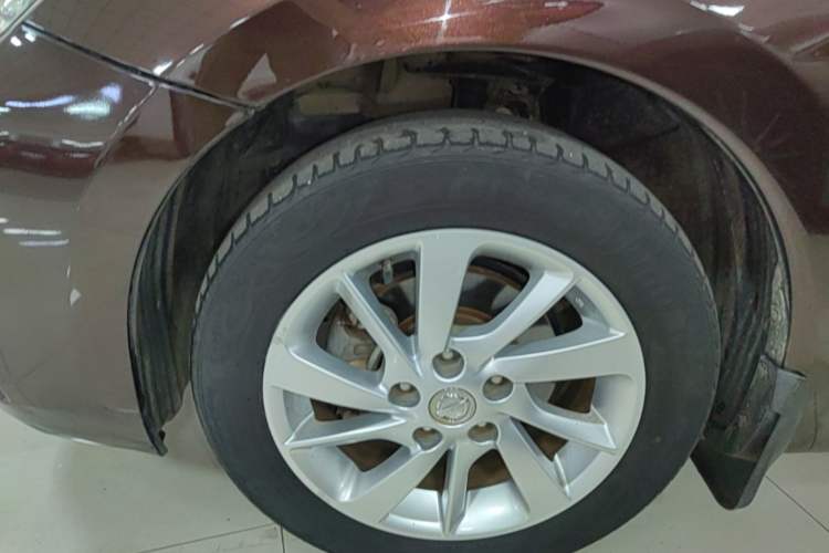 Used Nissan Tiida 2016 1.6L CVT Cool Dynamic Edition Left Front Wheel Hub