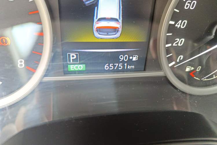 Used Nissan Tiida 2016 1.6L CVT Smart Drive Edition Odometer Close Up