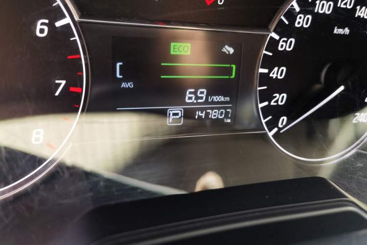 Used Nissan Tiida 2016 1.6L CVT Cool Dynamic Edition Odometer Close Up
