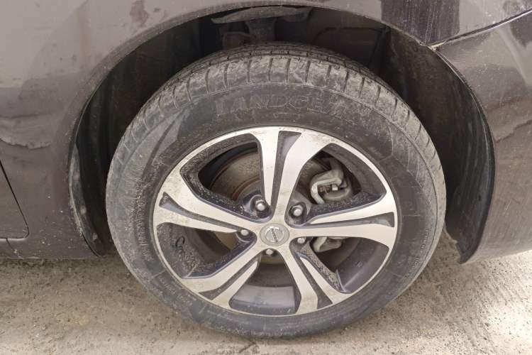 Used Nissan Tiida 2016 1.6L CVT Smart Drive Edition Right Front Wheel Hub
