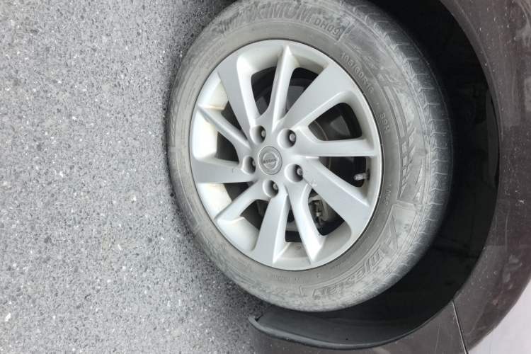 Used Nissan Tiida 2016 1.6L CVT Cool Dynamic Edition Right Front Wheel Hub