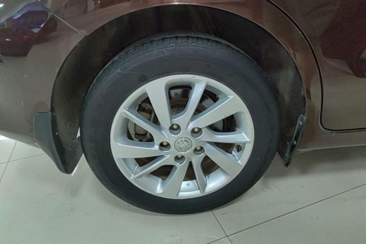 Used Nissan Tiida 2016 1.6L CVT Cool Dynamic Edition Right Rear Wheel Hub