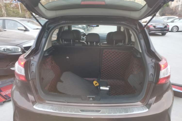 Used Nissan Tiida 2016 1.6L CVT ZhiZun Edition Trunk