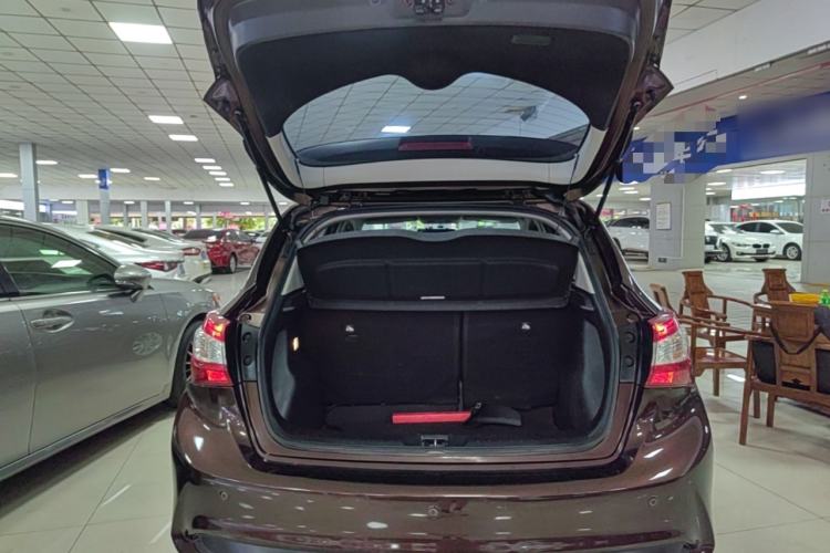 Used Nissan Tiida 2016 1.6L CVT Cool Dynamic Edition Trunk
