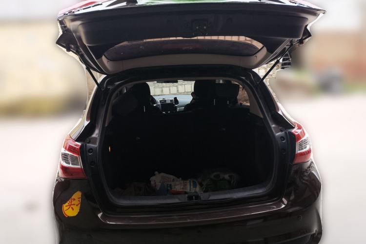 Used Nissan Tiida 2016 1.6L CVT Cool Dynamic Edition Trunk