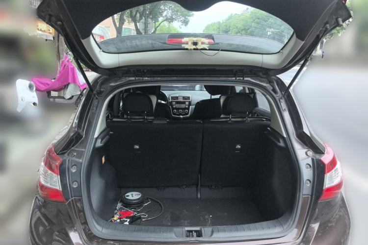 Used Nissan Tiida 2016 1.6L CVT Cool Dynamic Edition Trunk