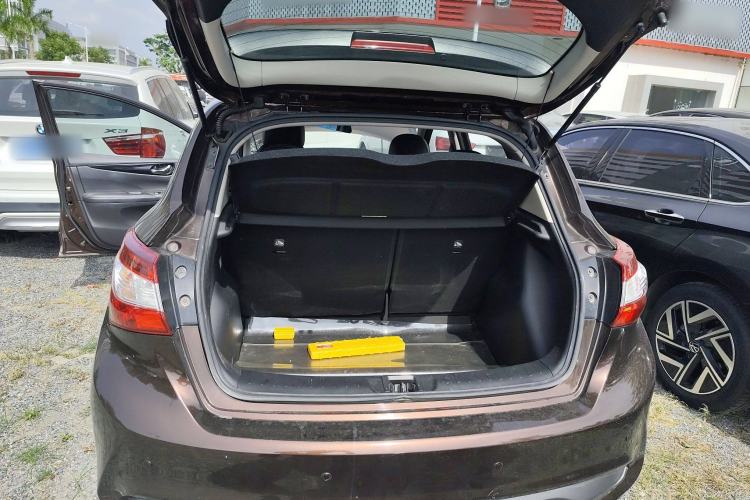 Used Nissan Tiida 2016 1.6L CVT Smart Drive Edition Trunk