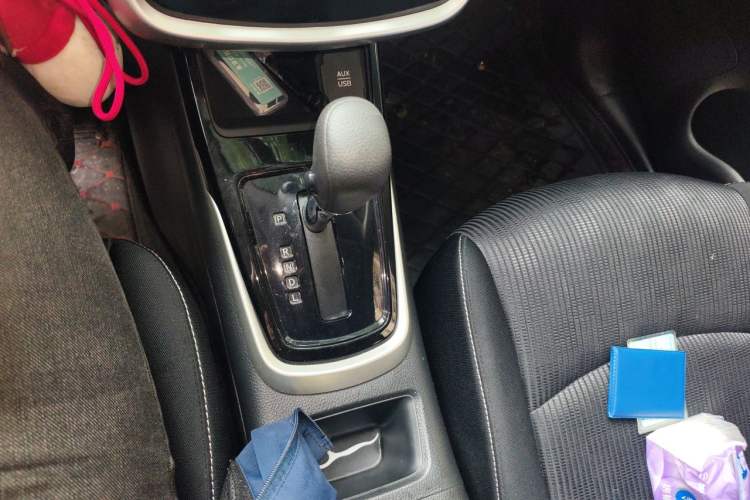 Used Nissan Tiida 2016 1.6L CVT Cool Dynamic Edition Gear Lever