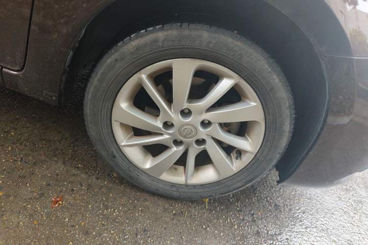 Used Nissan Tiida 2016 1.6L CVT Cool Dynamic Edition Right Front Wheel Hub