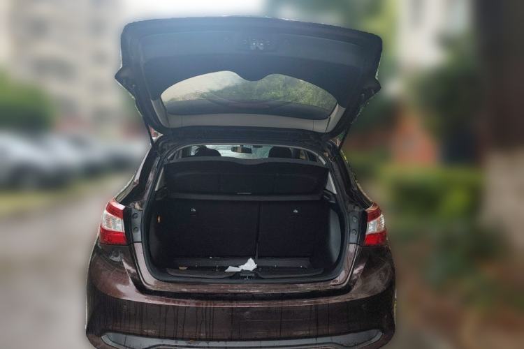 Used Nissan Tiida 2016 1.6L CVT Cool Dynamic Edition Trunk