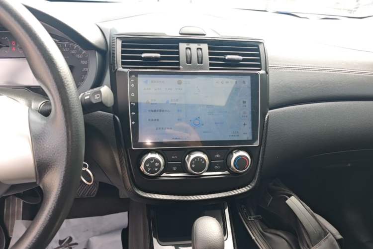 Used Nissan Tiida 2016 1.6L CVT Cool Dynamic Edition Audio And AC Panel