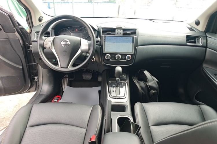 Used Nissan Tiida 2016 1.6L CVT Cool Dynamic Edition Center Console