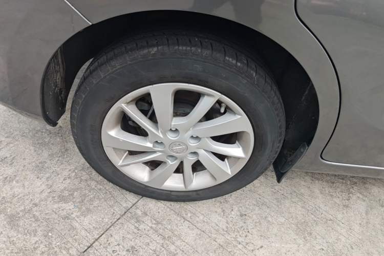 Used Nissan Tiida 2016 1.6L CVT Cool Dynamic Edition Exterior 5
