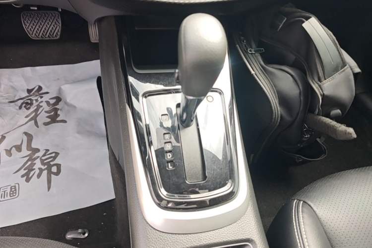 Used Nissan Tiida 2016 1.6L CVT Cool Dynamic Edition Gear Lever