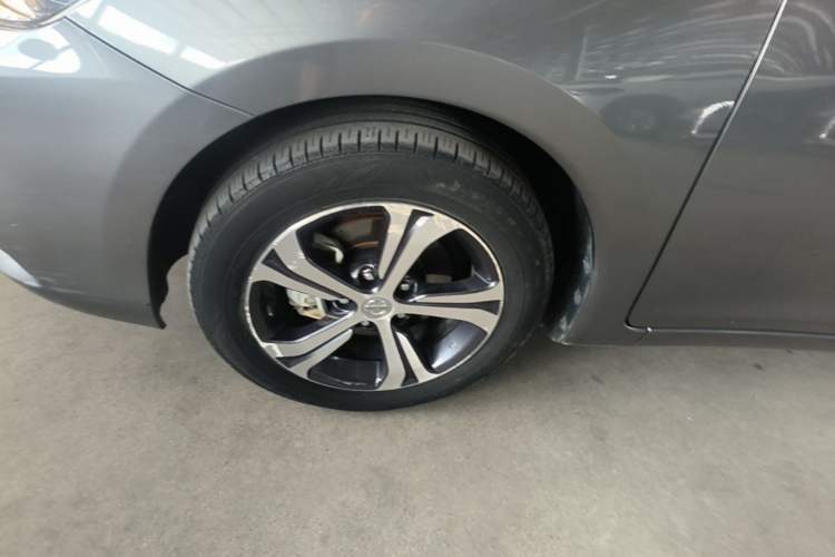 Used Nissan Tiida 2016 1.6L CVT Smart Drive Edition Left Front Wheel Hub