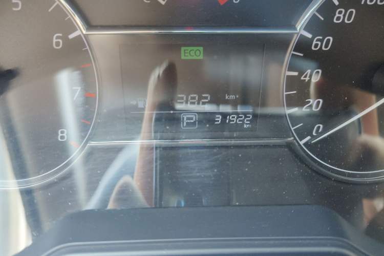 Used Nissan Tiida 2016 1.6L CVT Cool Dynamic Edition Odometer Close Up