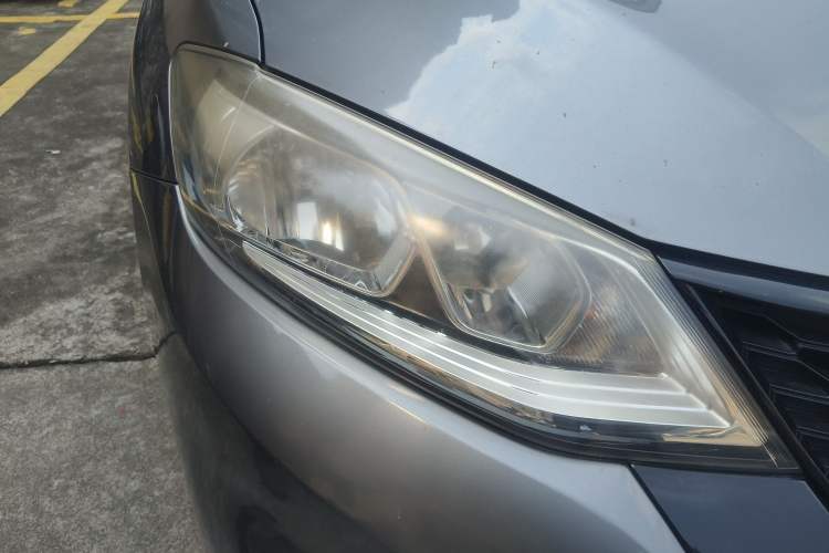 Used Nissan Tiida 2016 1.6L CVT Cool Dynamic Edition Right Front Headlight