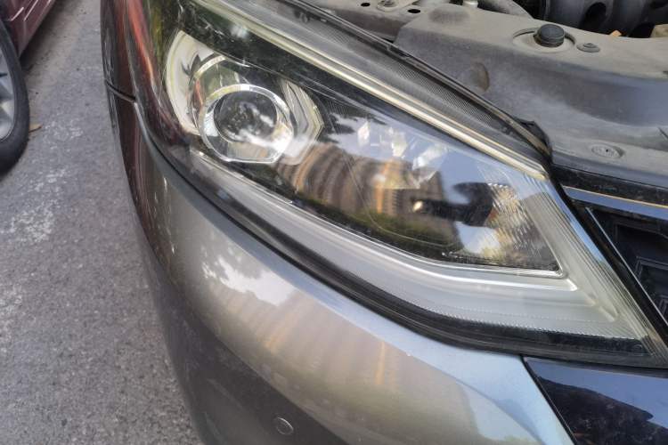 Used Nissan Tiida 2016 1.6L CVT Smart Drive Edition Right Front Headlight