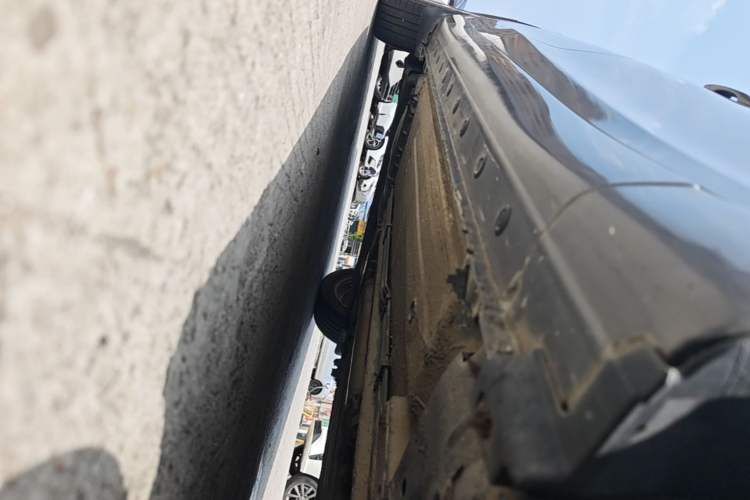 Used Nissan Tiida 2016 1.6L CVT Cool Dynamic Edition Right Side Sill