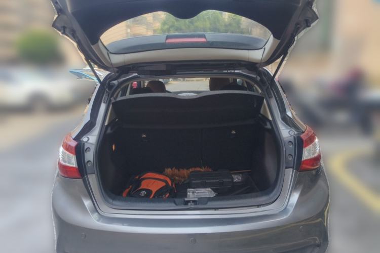 Used Nissan Tiida 2016 1.6L CVT Cool Dynamic Edition Trunk