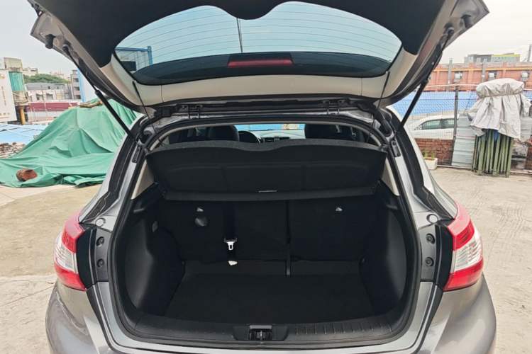 Used Nissan Tiida 2016 1.6L CVT Cool Dynamic Edition Trunk