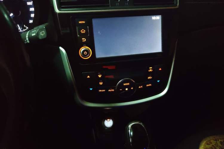 Used Nissan Tiida 2016 1.6L CVT ZhiZun Edition Audio And AC Panel