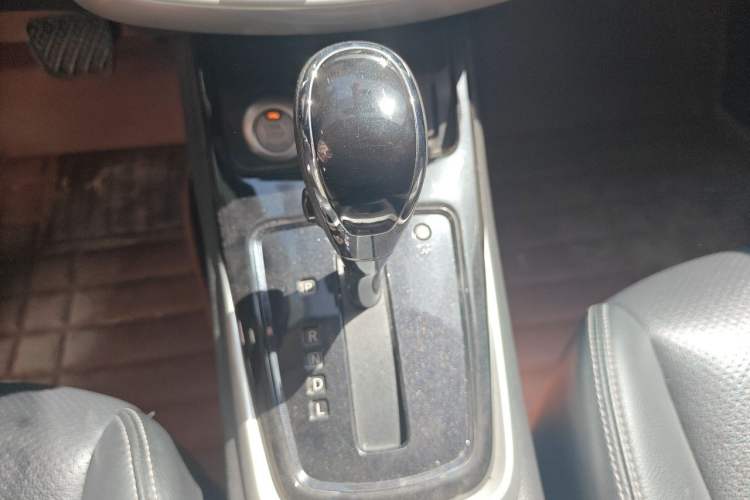 Used Nissan Tiida 2016 1.6L CVT Smart Drive Edition Gear Lever
