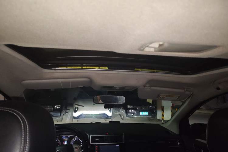 Used Nissan Tiida 2016 1.6L CVT ZhiZun Edition Headliner