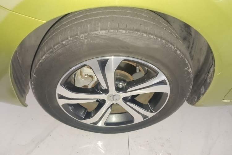 Used Nissan Tiida 2016 1.6L CVT Smart Drive Edition Left Front Wheel Hub