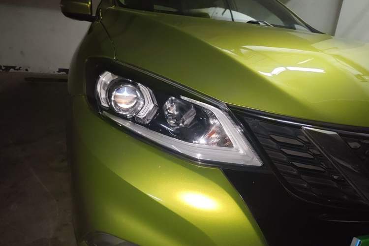 Used Nissan Tiida 2016 1.6L CVT ZhiZun Edition Right Front Headlight