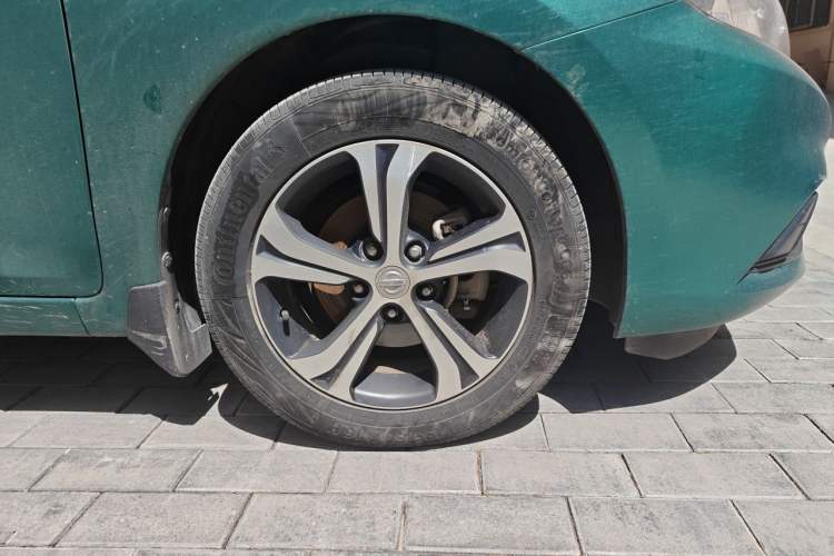 Used Nissan Tiida 2016 1.6L CVT Smart Drive Edition Right Front Wheel Hub