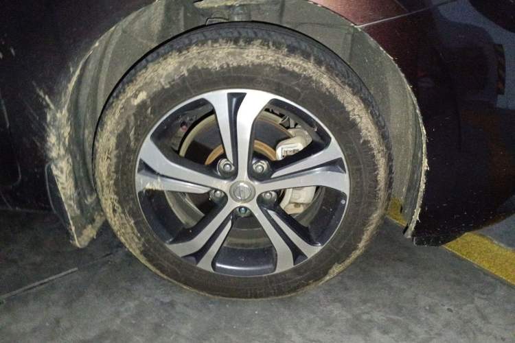 Used Nissan Tiida 2016 1.6L CVT Smart Drive Edition Right Front Wheel Hub
