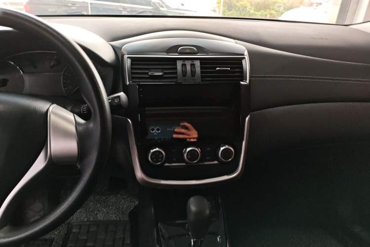 Used Nissan Tiida 2016 1.6L CVT Cool Dynamic Edition Audio And AC Panel