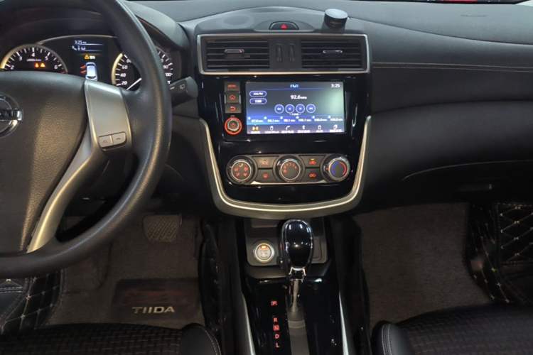 Used Nissan Tiida 2016 1.6L CVT Smart Drive Edition Audio And AC Panel