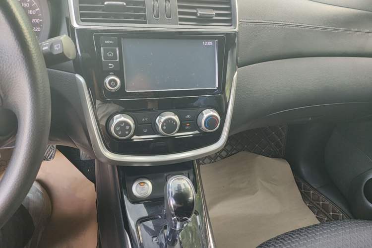 Used Nissan Tiida 2016 1.6L CVT Smart Drive Edition Audio And AC Panel