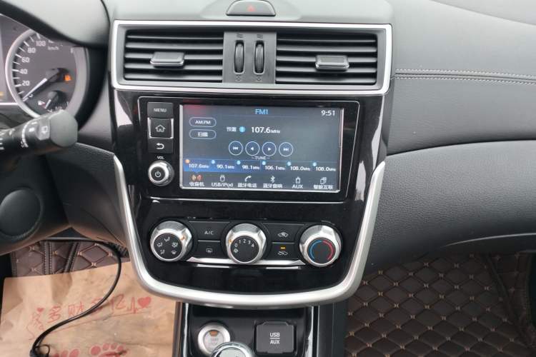 Used Nissan Tiida 2016 1.6L CVT Smart Drive Edition Audio And AC Panel