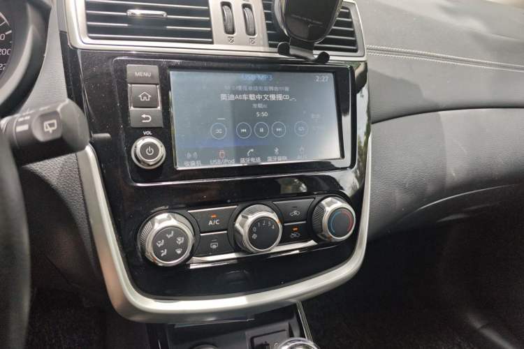 Used Nissan Tiida 2016 1.6L CVT Smart Drive Edition Audio And AC Panel