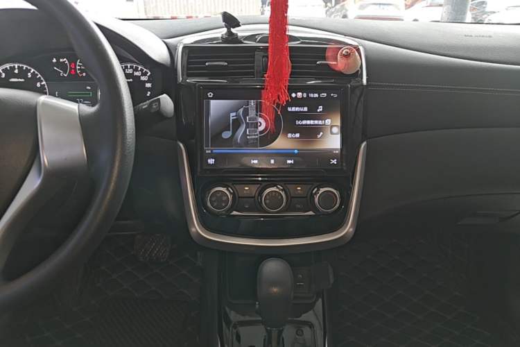 Used Nissan Tiida 2016 1.6L CVT Cool Dynamic Edition Audio And AC Panel