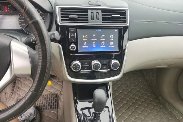 Used Nissan Tiida 2016 1.6L CVT Joyride Edition Audio And AC Panel