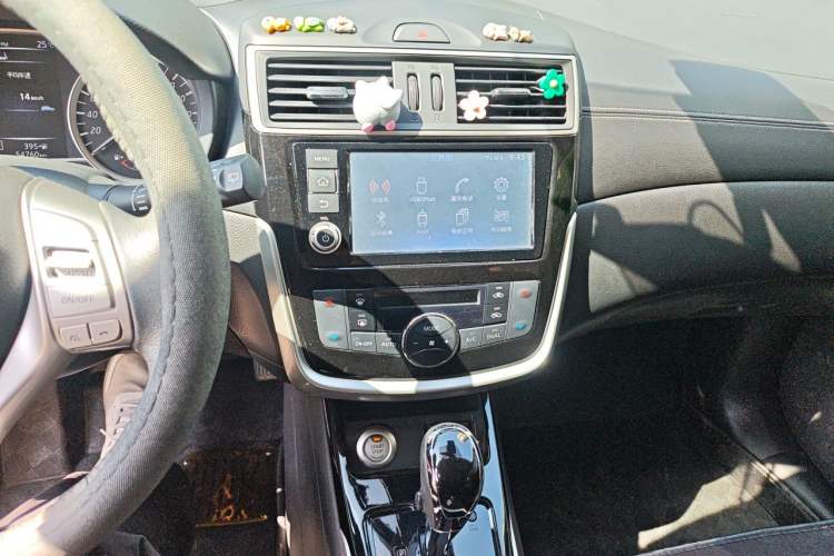 Used Nissan Tiida 2016 1.6L CVT ZhiZun Edition Audio And AC Panel