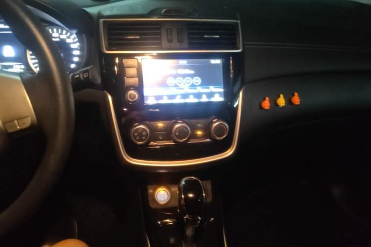Used Nissan Tiida 2016 1.6L CVT Smart Drive Edition Audio And AC Panel