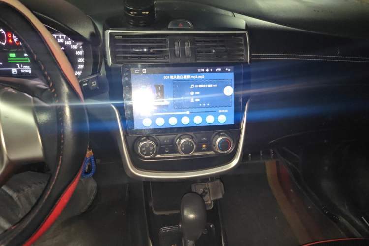 Used Nissan Tiida 2016 1.6L CVT Cool Dynamic Edition Audio And AC Panel