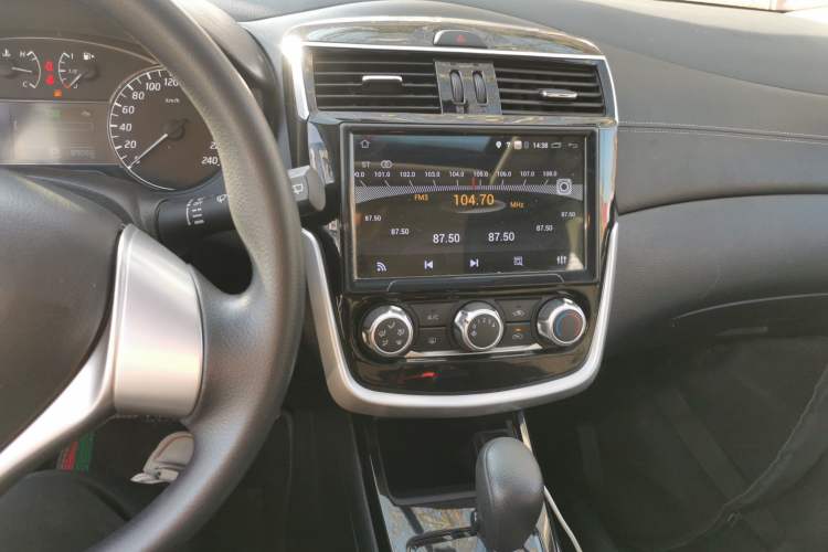Used Nissan Tiida 2016 1.6L CVT Cool Dynamic Edition Audio And AC Panel