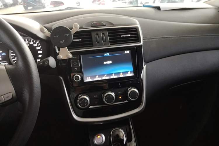 Used Nissan Tiida 2016 1.6L CVT Smart Drive Edition Audio And AC Panel