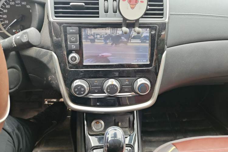 Used Nissan Tiida 2016 1.6L CVT Smart Drive Edition Audio And AC Panel