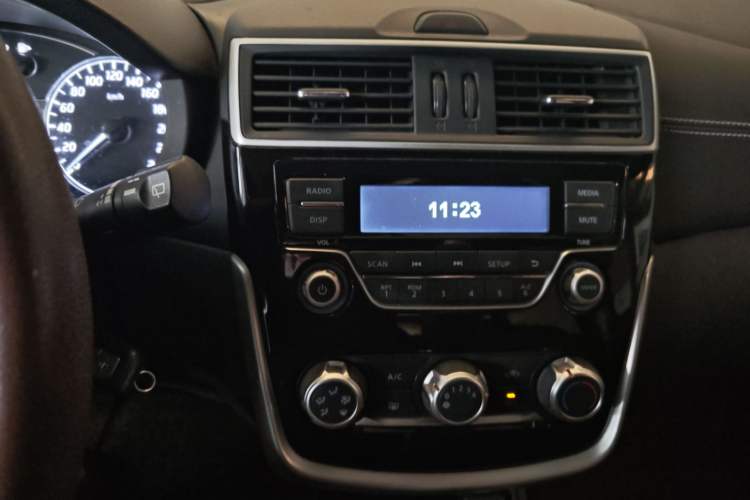 Used Nissan Tiida 2016 1.6L CVT Cool Dynamic Edition Audio And AC Panel