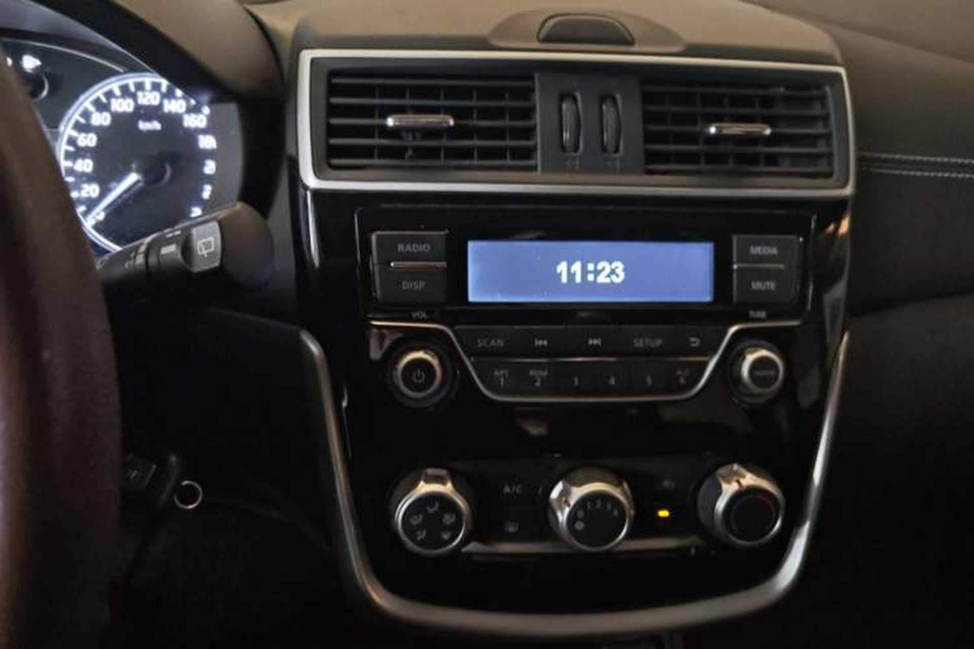 Used Nissan Tiida 2016 1.6L CVT Cool Dynamic Edition Audio And AC Panel