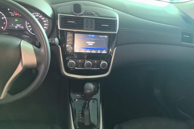 Used Nissan Tiida 2016 1.6L CVT Cool Dynamic Edition Audio And AC Panel
