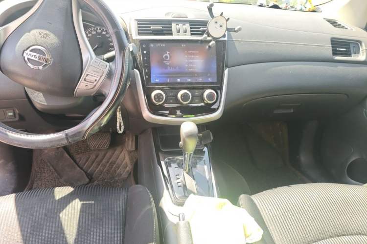 Used Nissan Tiida 2016 1.6L CVT Cool Dynamic Edition Audio And AC Panel