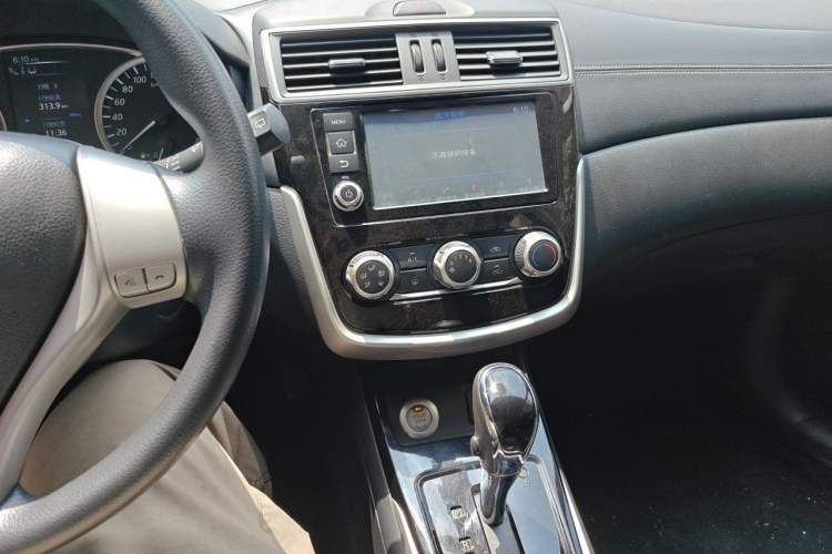 Used Nissan Tiida 2016 1.6L CVT Smart Drive Edition Audio And AC Panel